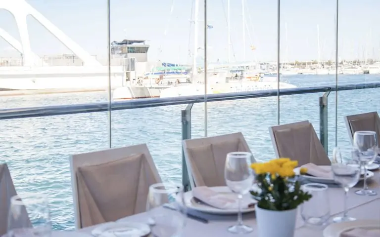 Airclos A32 Rideaux de verre. Restaurant Sausalito, Valence, Espagne