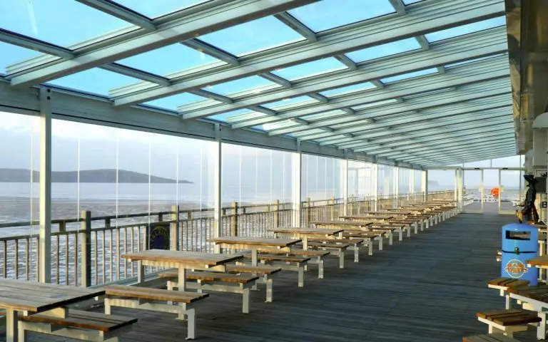 Toiture coulissante Airclos T6000 et rideau en verre A32 pour le restaurant Grand Pier, Bristol