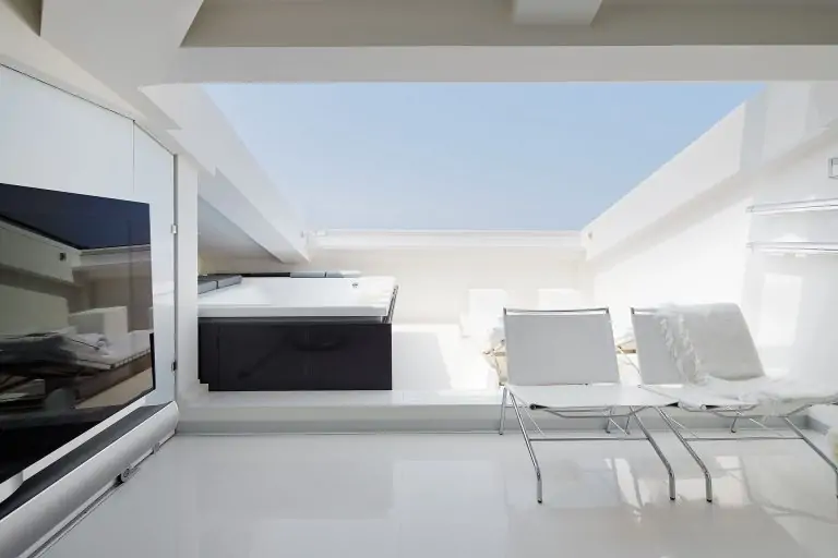 Installation fenêtre de toit sur mesure Airclos pour solarium mansardé