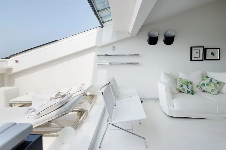 Fenêtre de toit Airclos pour créer un grand solarium mansardé