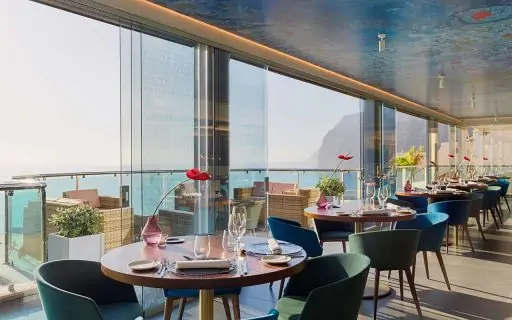 Airclos fabricant de rideaux de verre coulissants pour hotel restaurant entreprise