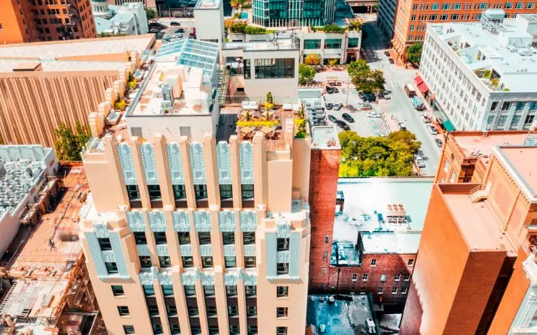 AIRCLOS T6000 Retractable Roof + S70 RPT Bifold Doors. The Sinclairs Hotel, Fort Worth, EEUU
