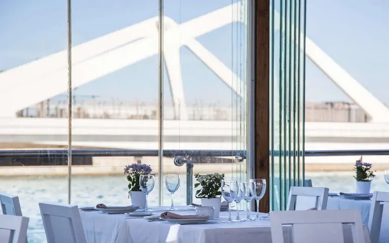 Airclos A32 Cortinas cristal. Restaurante Sausalito, Valencia, España